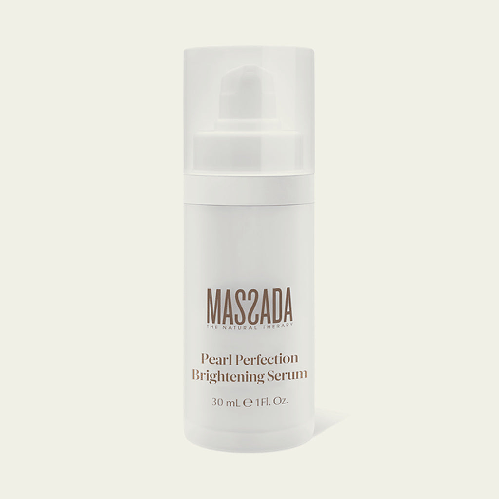 Massada Pearl Perfection Brightening Serum 30 ml, sérum iluminador en frasco dosificador con tapa transparente