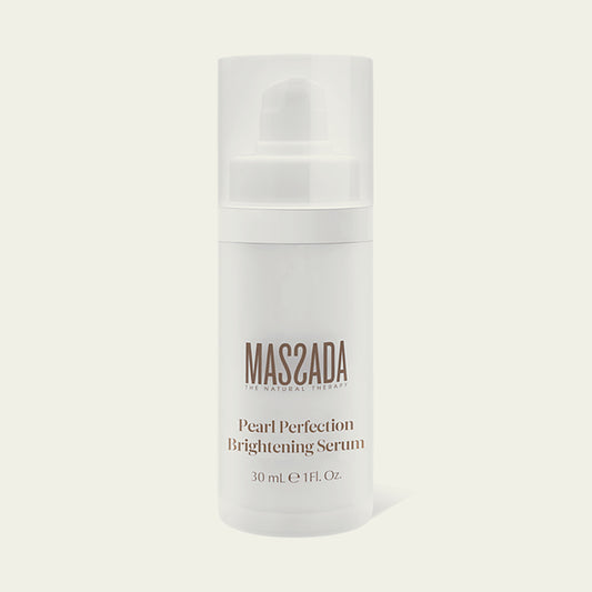 Massada Pearl Perfection Brightening Serum 30 ml, sérum iluminador en frasco dosificador con tapa transparente